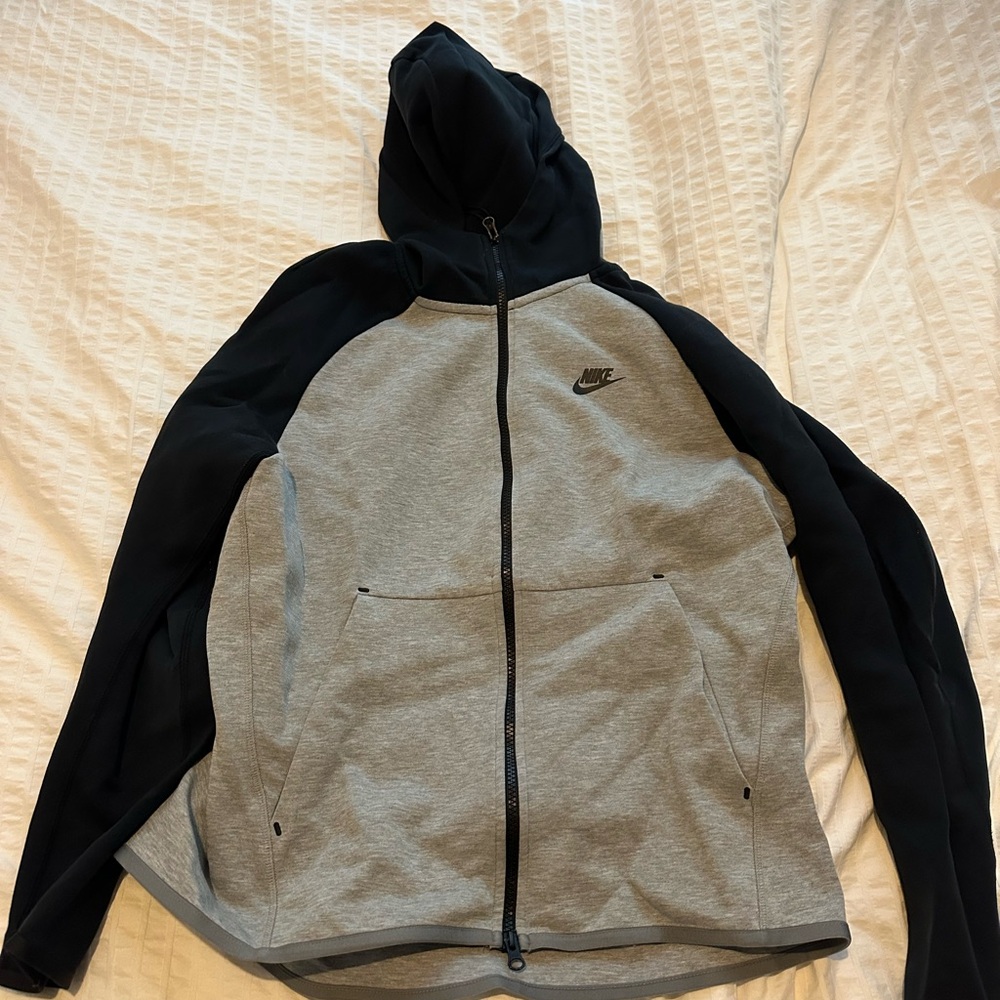 Nike Tech Fleece Black and Gray Zip-Up Hoodie Size L